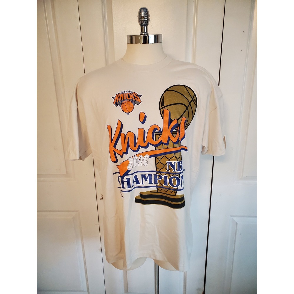 Stadium Essentials New York Knicks 2026 NBA Champions Graphic Tee White XL